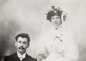 Believed to be Sid and Mary Davis on their wedding day, 1909. Courtesy of Maree Davis.