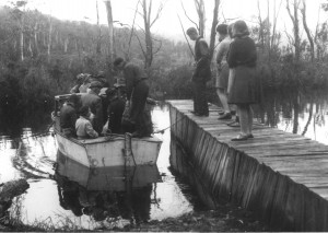 Bert Fergusson's motorboat loading at Narcissus Landing, 31 December 1940. Seventeen to board, including the party of five women, and a tentative Charles Smith (fourth from right). Ron Smith photo courtesy of the late Charles Smith.