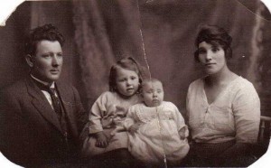 Herbert and Rosina Murray with their daughters Esma and Doreen, c1922. Courtesy of the Goddard family.