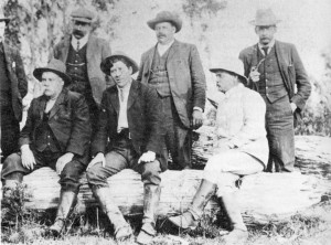 Tom and William Murray (centre at back), with Thomas Bather (TB) Moore seated at front on the left, Balfour, 7 November 1909. The others include Speedy, Dunne, surveyor KM Harrisson, and Inspector Harrison Langford (see TB Moore diaries, TMAG).